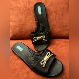 OkaB gold bow sandals small